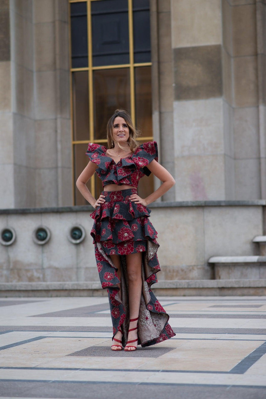 Ensemble asymétrique en jacquard fleurs rouges avec haut assorti - Maison Lou