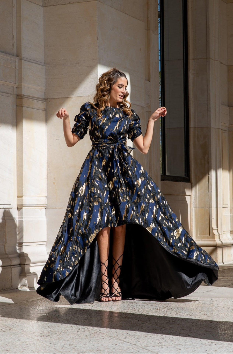 Robe Abu Dhabi asymétrique bleue - Maison Lou